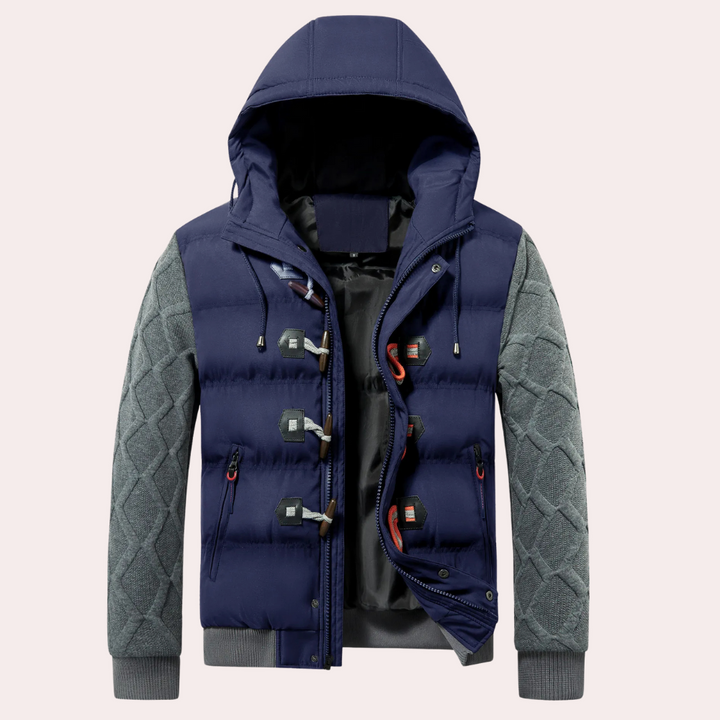 Dunkelblaue Daunenjacke mit grauen Ärmeln, Kapuze und Knebelverschlüssen für Herren.