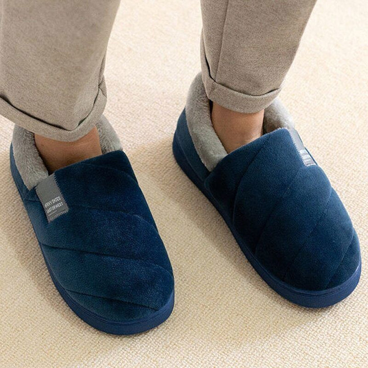Blaue Hausschuhe aus Fleece, warm gefüttert, rutschfeste Sohle, ideal für den Winter.