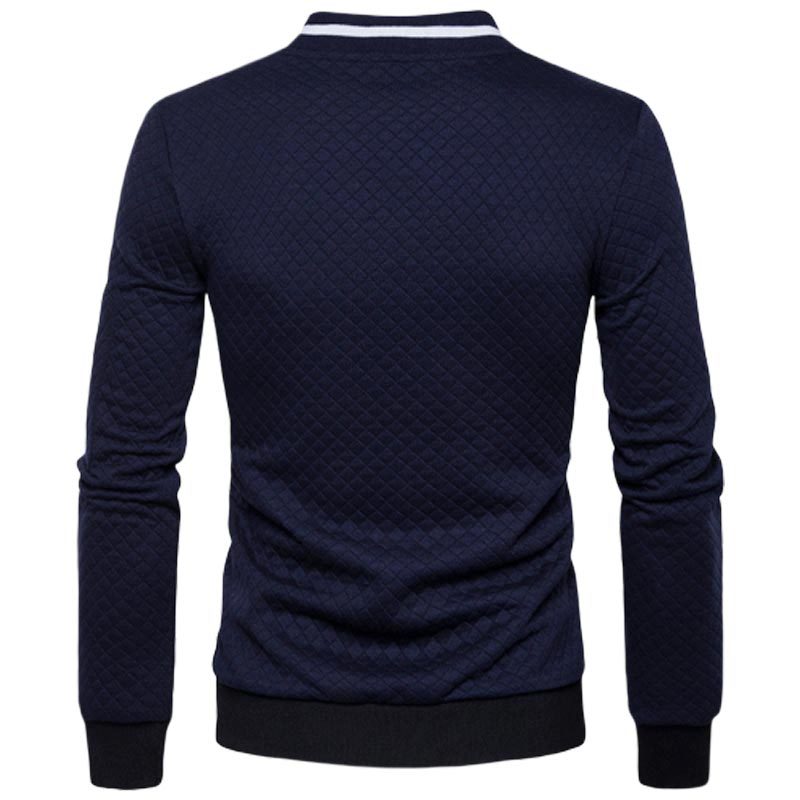 Dunkelblauer Herrenpullover, gesteppt, langärmelig, modisch, bequem, Freizeitkleidung.