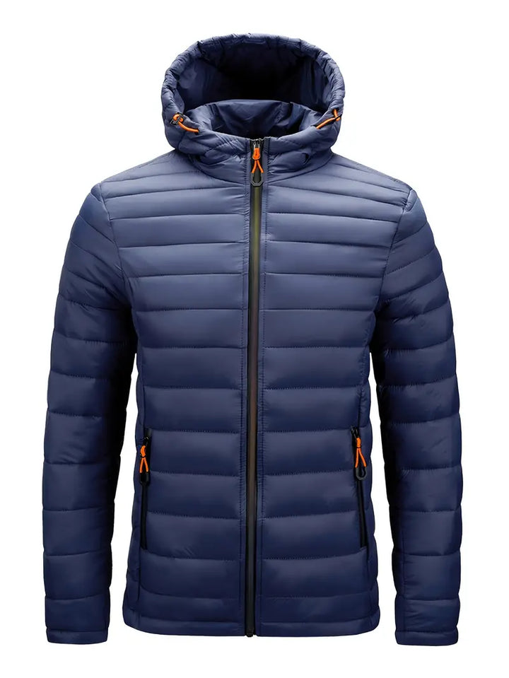 Dunkelblaue Steppjacke mit Kapuze, Reißverschluss und orangefarbenen Details für Herren.