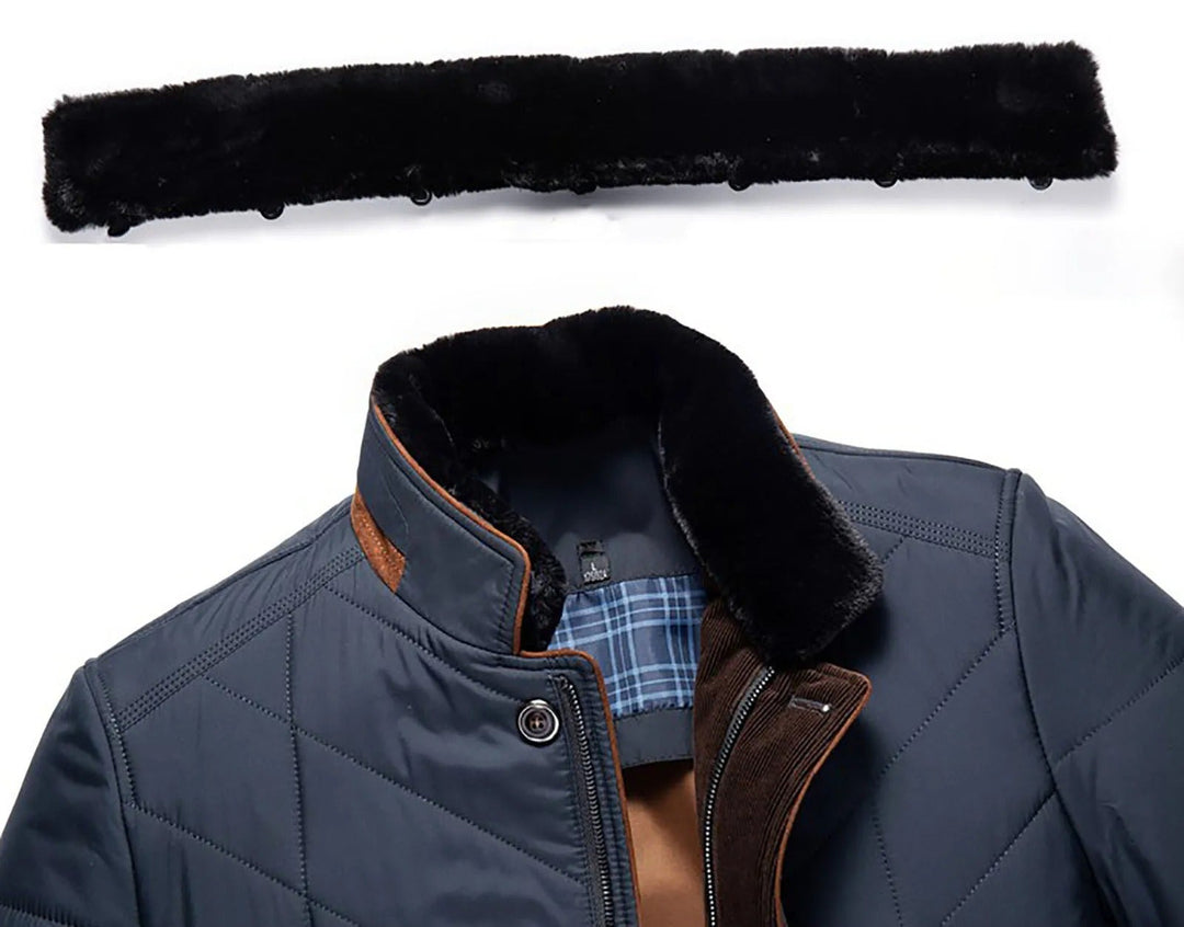 Dunkelblaue Steppjacke mit abnehmbarem schwarzem Kunstfellkragen, Herrenmode, Winterjacke.
