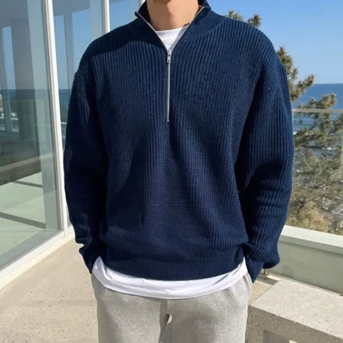 Dunkelblauer Herrenpullover mit Reißverschluss, gerippt, lässig, ideal für Herbstmode.