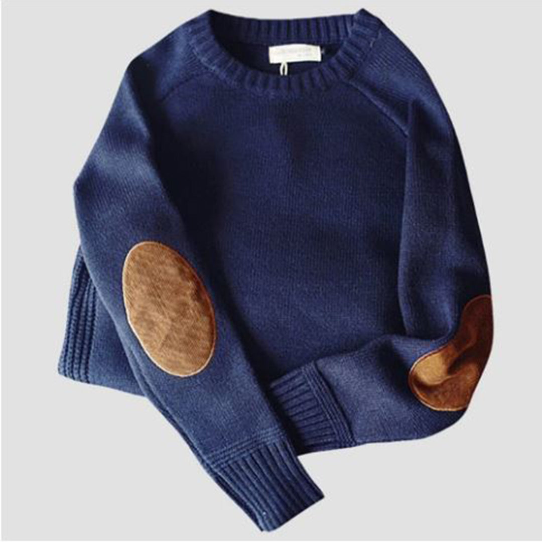 Dunkelblauer Pullover mit braunen Ellbogen-Patches, Strick, Herrenmode, Winterkleidung.
