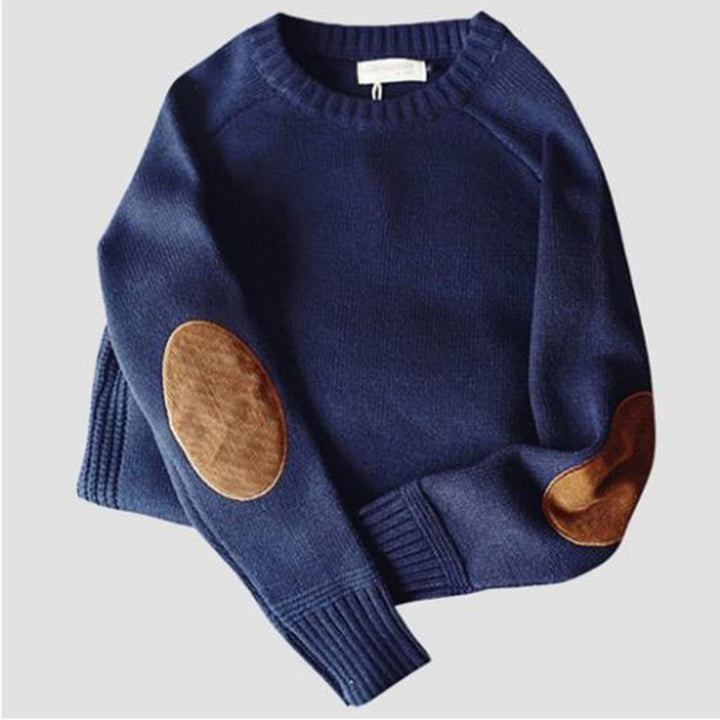 Dunkelblauer Pullover mit braunen Ellbogen-Patches, Strick, Herrenmode, Winterkleidung.
