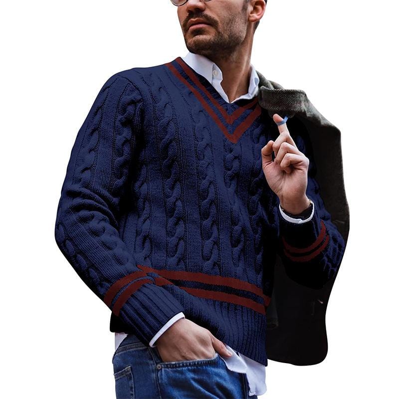 Mann im blauen Zopfmuster-Pullover, V-Ausschnitt, lässig, modisch, Herbstmode, Herrenbekleidung.
