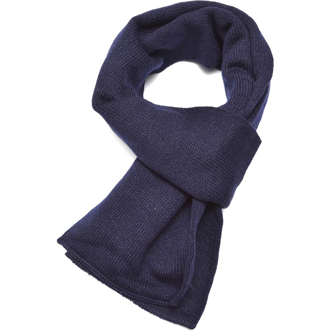 Dunkelblauer Strickschal aus Wolle, warm und stilvoll, ideal für Herbst und Wintermode.