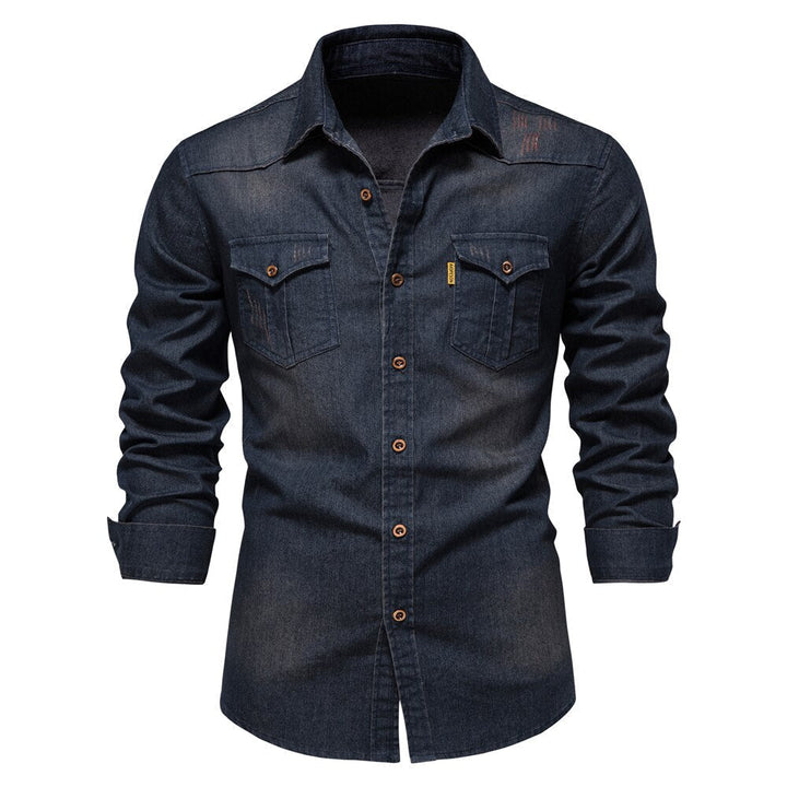 Dunkelblaues Jeanshemd für Herren, langärmelig, mit Knopfleiste und Brusttaschen.
