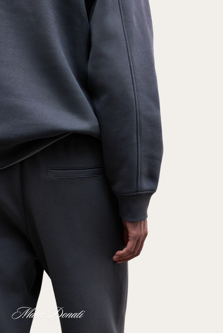 Dunkelgrauer Herren-Sweatshirt und Jogginghose aus Baumwolle, lässige Mode.