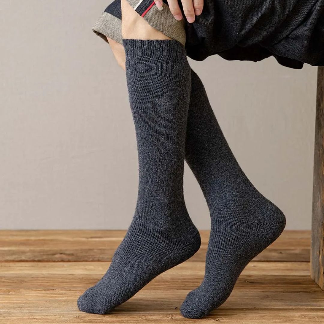 Graue Wollsocken für Damen und Herren, knielang, warm, bequem, ideal für kalte Tage.