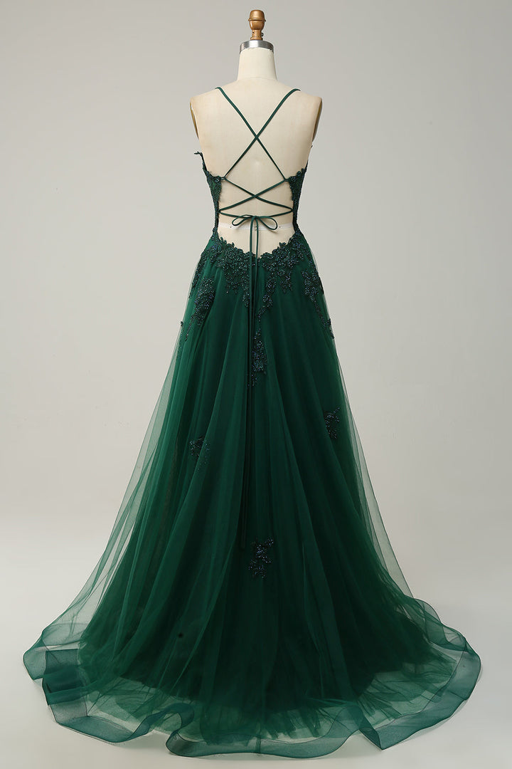 Dunkelgrünes Abendkleid aus Tüll mit Spitze, rückenfrei, bodenlang, elegantes Design.