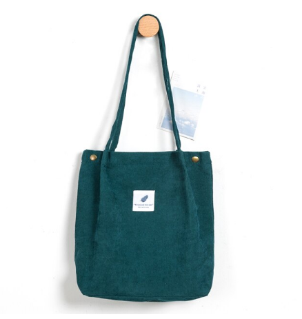 Grüne Stofftasche mit langen Henkeln, minimalistisches Design, ideal für den Alltag.