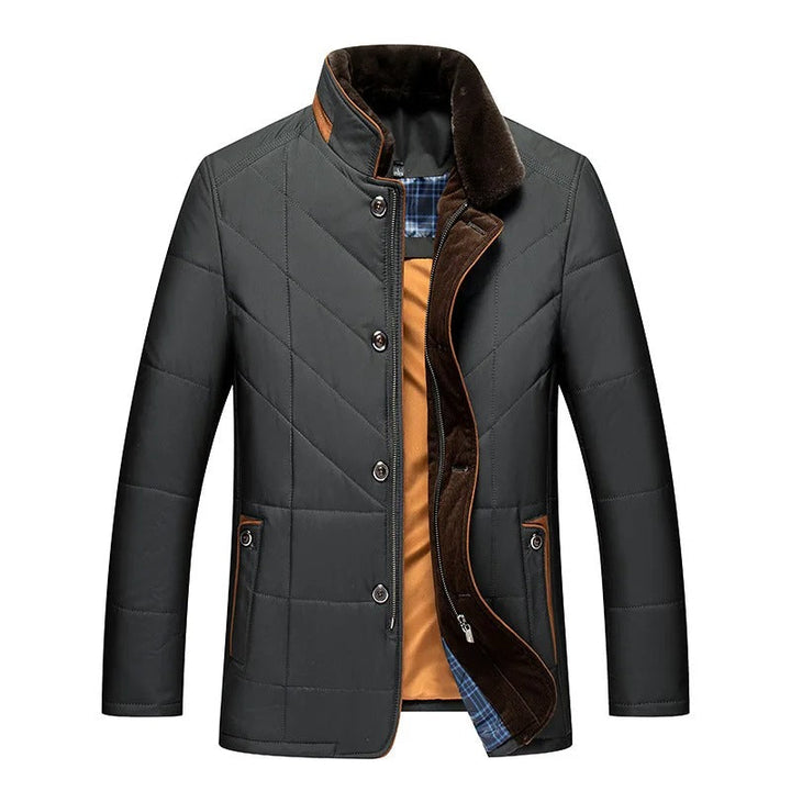 Dunkelgrüne Herrenjacke, Stehkragen, gesteppt, mit Knöpfen, Wintermode, warm gefüttert.