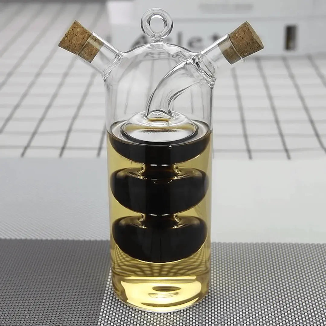 Duo Öl- und Essigspender aus Glas mit Korkverschluss, modernes Küchendesign.