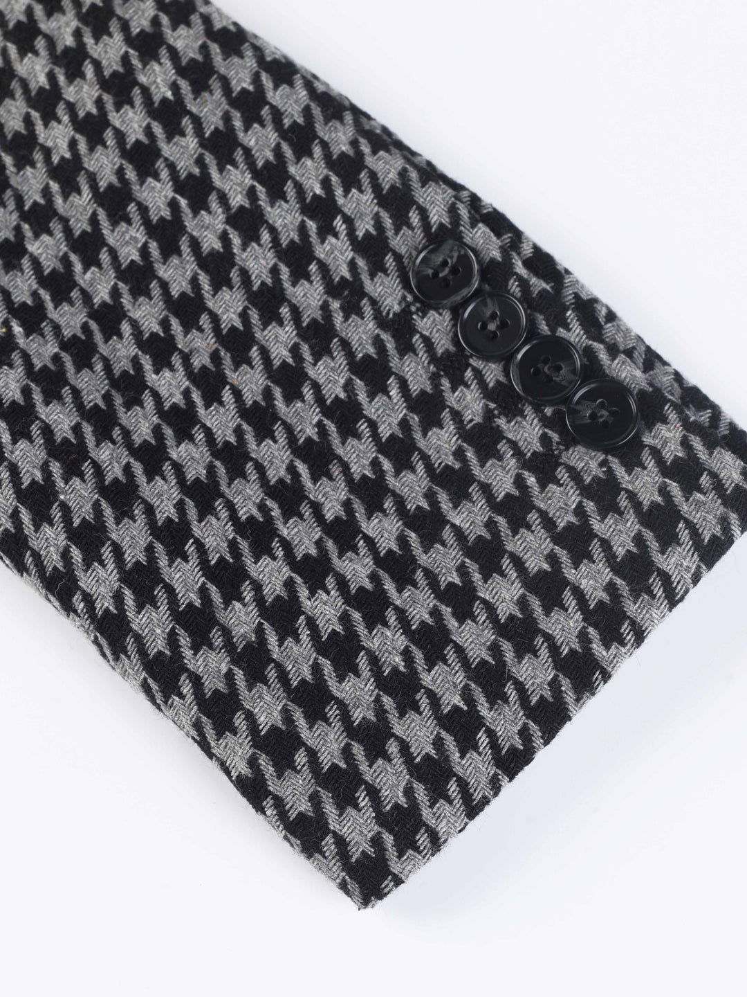 Schwarz-weißes Hahnentritt-Muster Sakkoärmel mit Knöpfen, elegantes Herrenmode-Design.