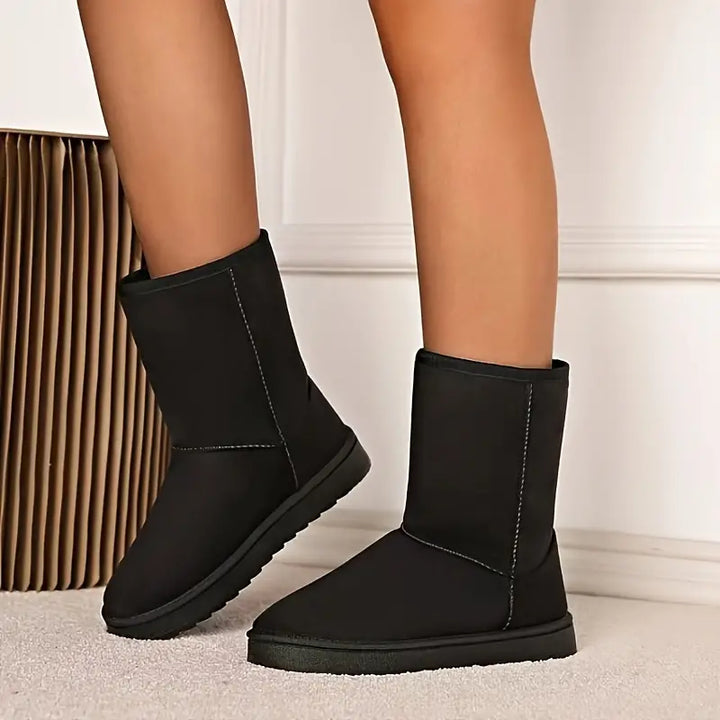Schwarze Damen-Winterstiefel aus Leder, knöchelhoch, warm gefüttert, rutschfeste Sohle.