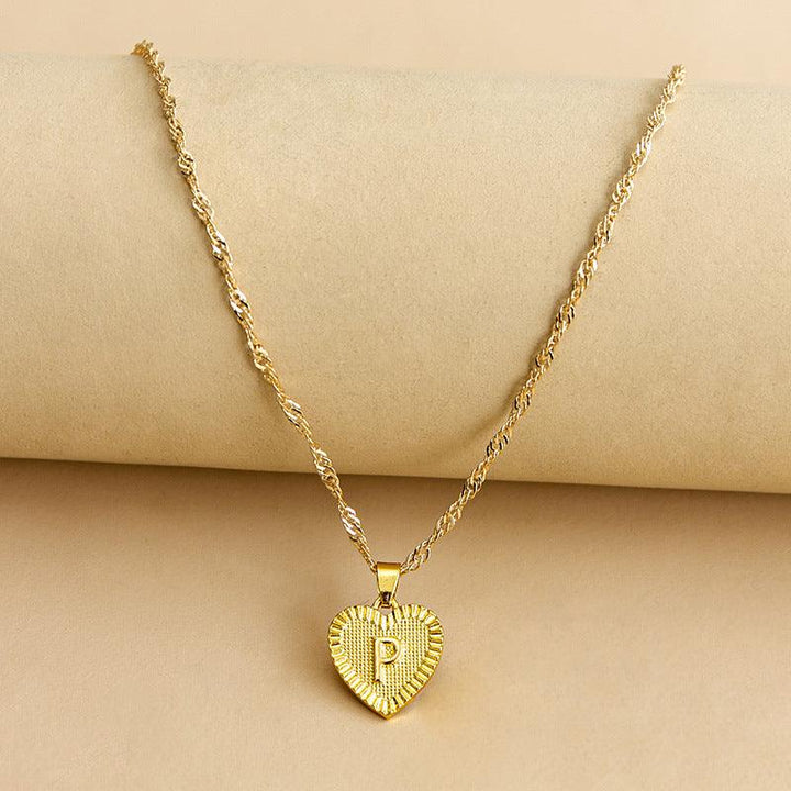 Goldene Herz-Halskette mit Buchstabenanhänger, elegantes Schmuckstück für Damen.