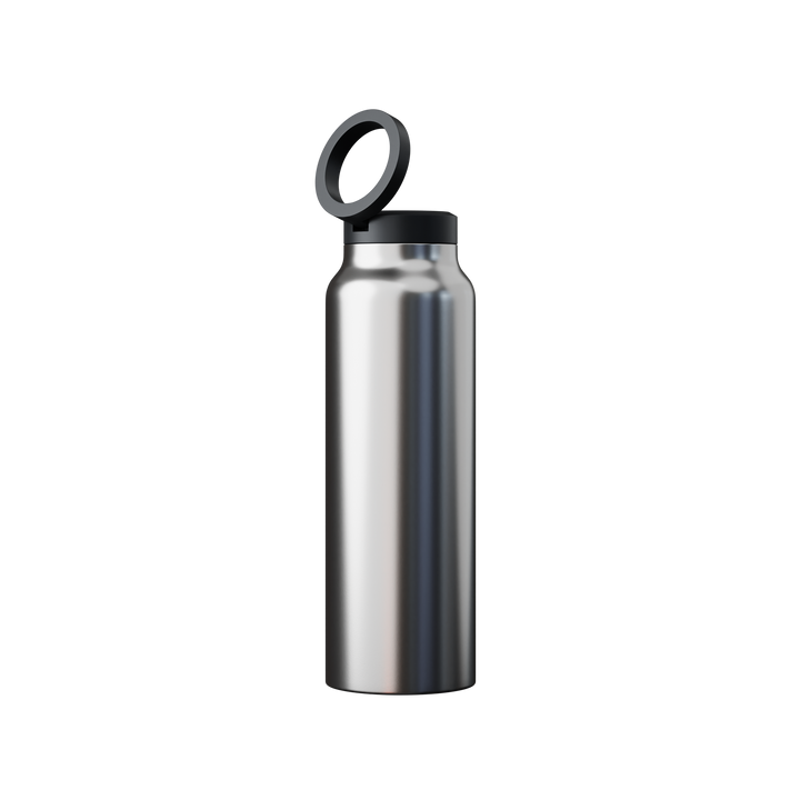 Silberne Edelstahl-Wasserflasche mit schwarzem Deckel und Tragegriff, isoliert auf schwarzem Hintergrund.