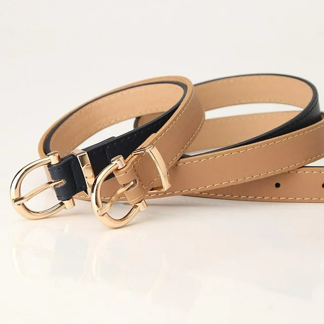 Damen Ledergürtel mit einfacher Metallschnalle, beige und schwarz, modisches Accessoire.