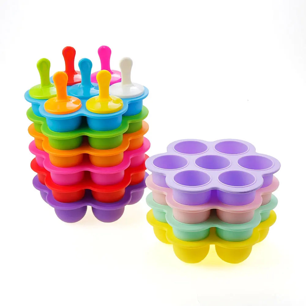 Bunte Silikon-Eiswürfelform mit Deckel, stapelbar, 7 Fächer, für Babynahrung und Snacks.