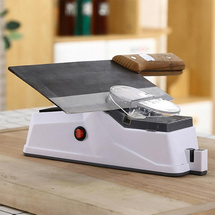 Elektrischer Messerschärfer, weiß, mit Holzgriff, für präzises Schärfen von Küchenmessern.