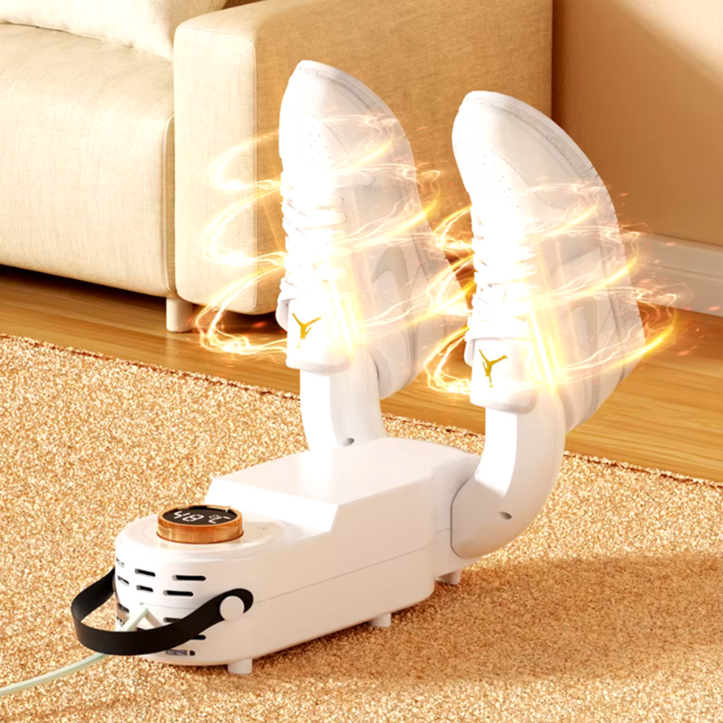 Elektrischer Schuhtrockner für Sportschuhe, weiß, auf Teppich, mit LED-Anzeige.