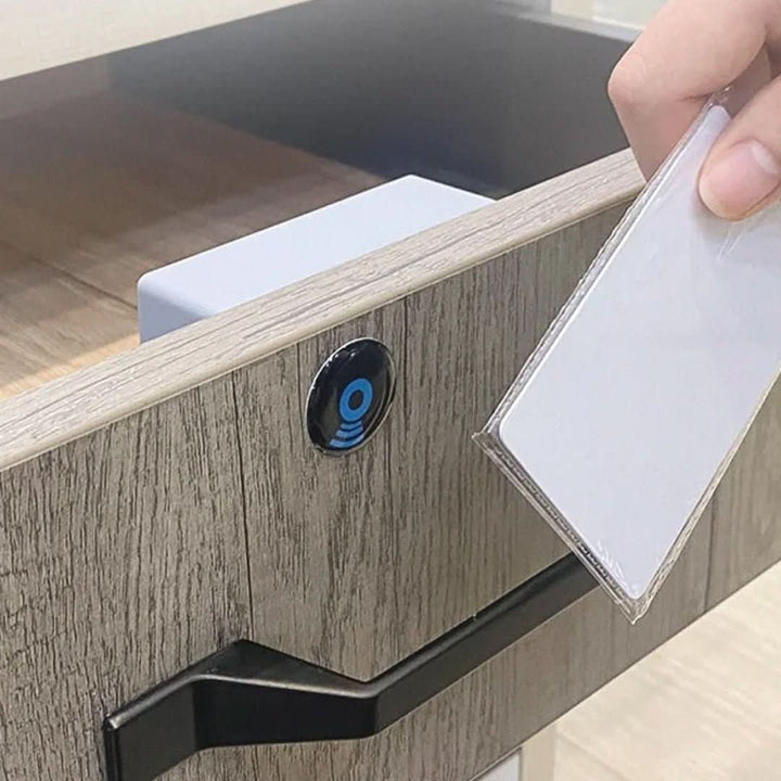 Elektronický nabíjecí port s neviditelným senzorem řízení - Vaultin
