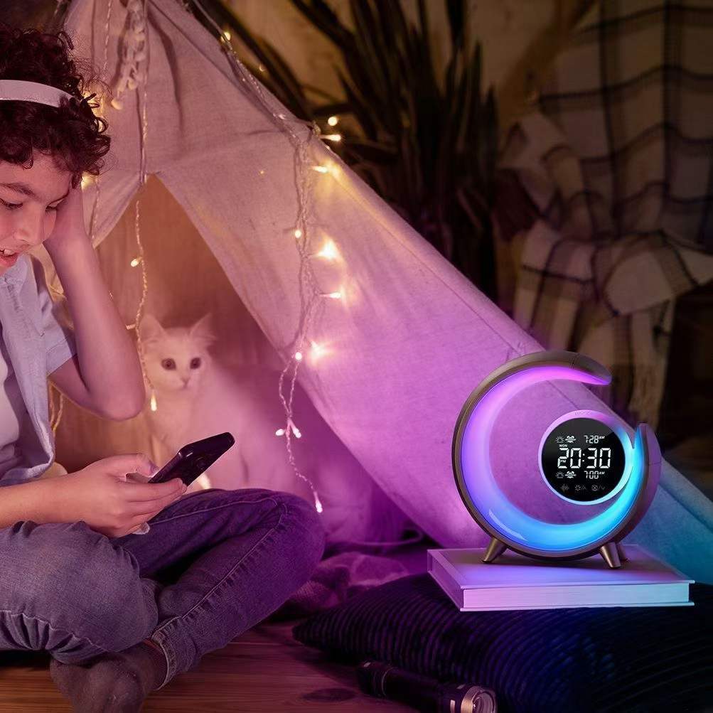 Multifunkční noční světlo s RGB a funkcí budíku – Lumivo