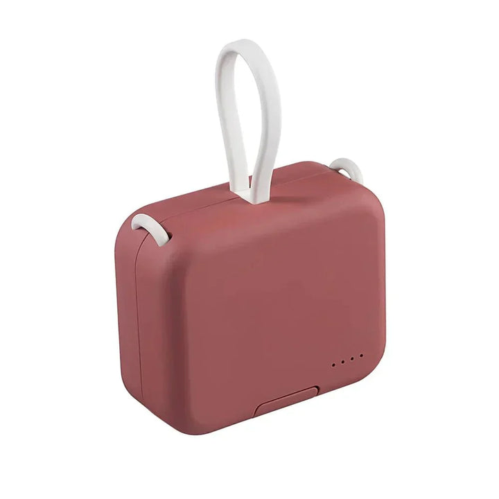 Rote faltbare Powerbank mit Tragegriff, tragbares Ladegerät, kompakt und stilvoll.