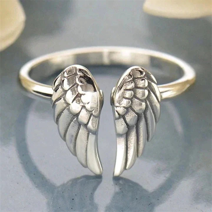 Silberner Engelsflügel-Ring, verstellbar, modisches Schmuckstück für Damen.