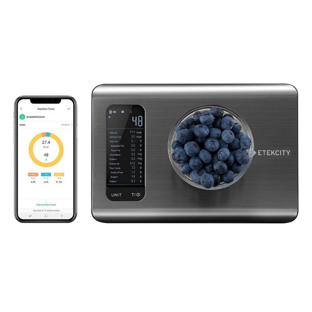 Etekcity Smart Küchenwaage mit Smartphone-App, Edelstahl, digitale Anzeige, Schüssel mit Blaubeeren.
