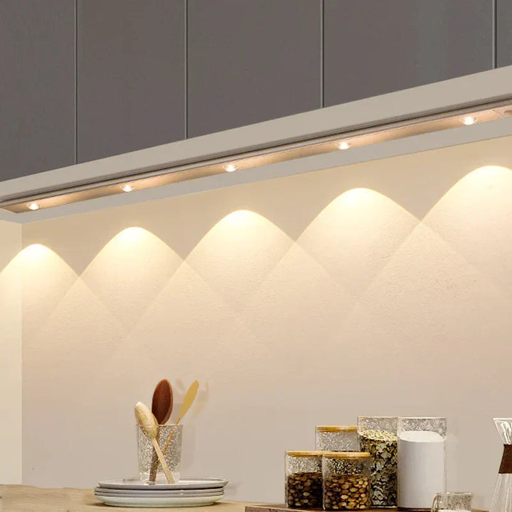 Moderne LED-Unterbauleuchte Küche, energiesparend, warmweiß, Edelstahl, stilvolles Design.