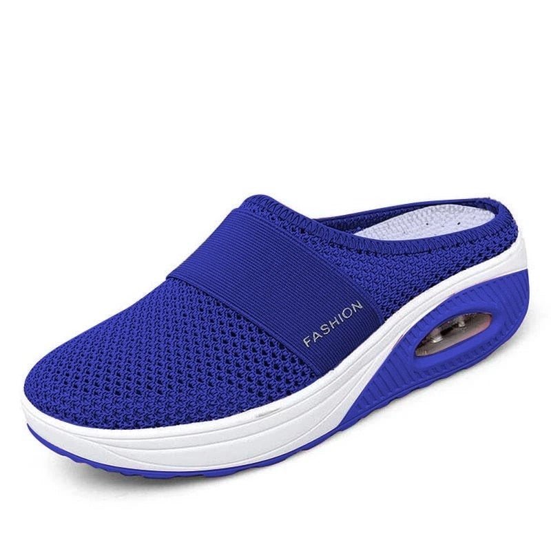 Blaue orthopädische Diabetes-Schuhe, atmungsaktiv, bequem, mit weißer Sohle.