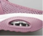 Lila orthopädischer Diabetes-Schuh, atmungsaktiv, bequem, mit weißer Sohle.
