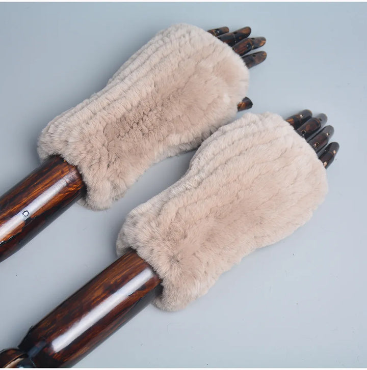 Beige Kunstfell-Handschuhe, warm, weich, modisch, Winteraccessoire, Damenmode.