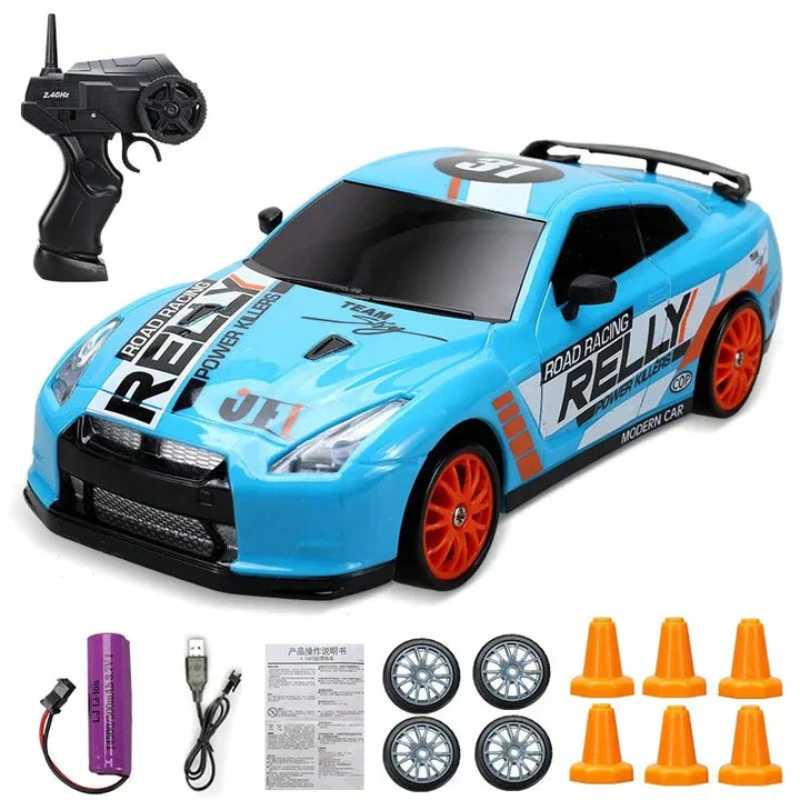 Blaues ferngesteuertes Auto-Set mit Zubehör, orange Räder, Spielzeugauto für Kinder.