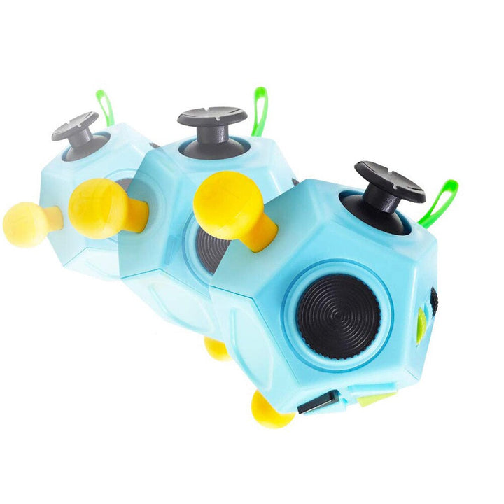 Dreieckiger blauer Fidget-Würfel mit gelben Knöpfen, Stressabbau-Spielzeug, Kunststoff.