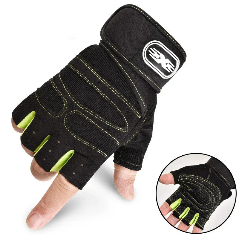 Schwarzer Fitness-Handschuh, fingerlos, mit grünen Akzenten, für Krafttraining und Gewichtheben.