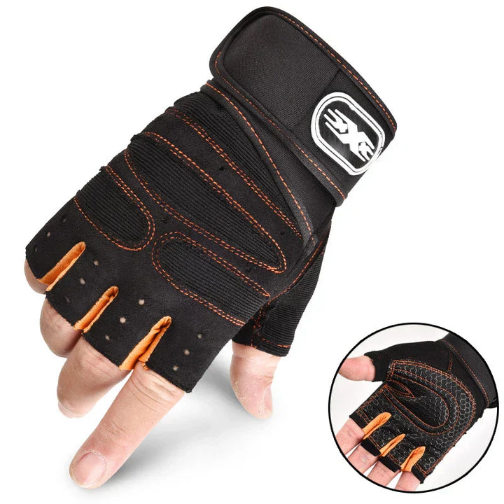 Schwarzer Fitness-Handschuh mit orangefarbenen Nähten, fingerlos, für Krafttraining.