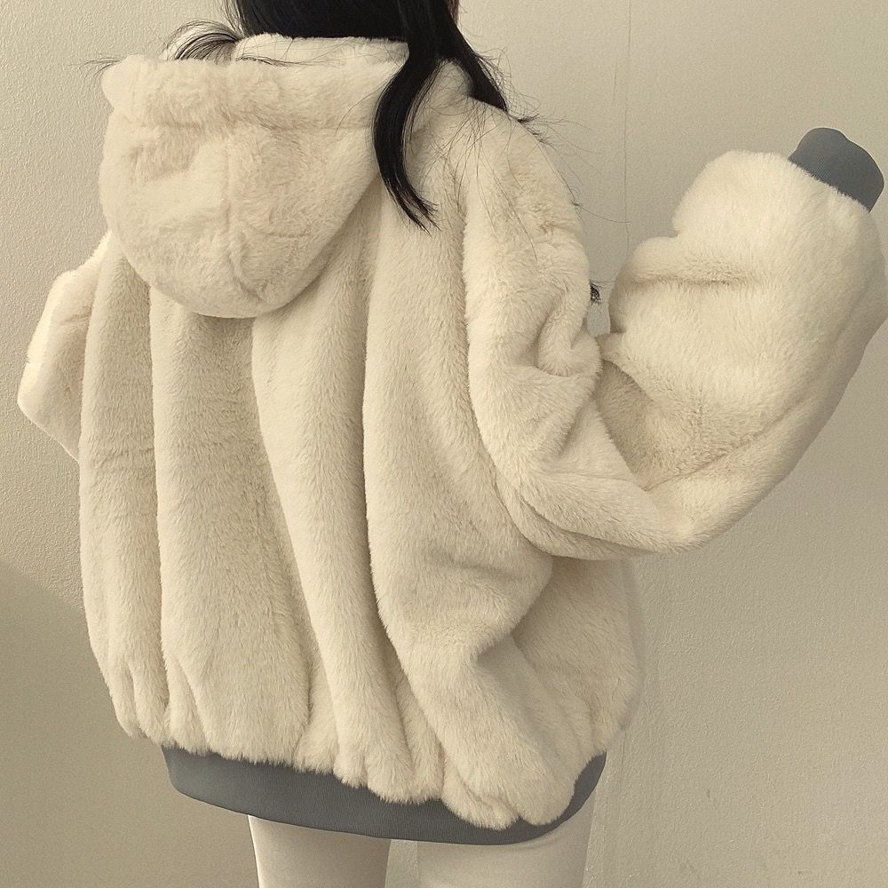 Damen Kunstpelzjacke, beige, mit Kapuze, Wintermode, warm, elegant, lässig, modisch.