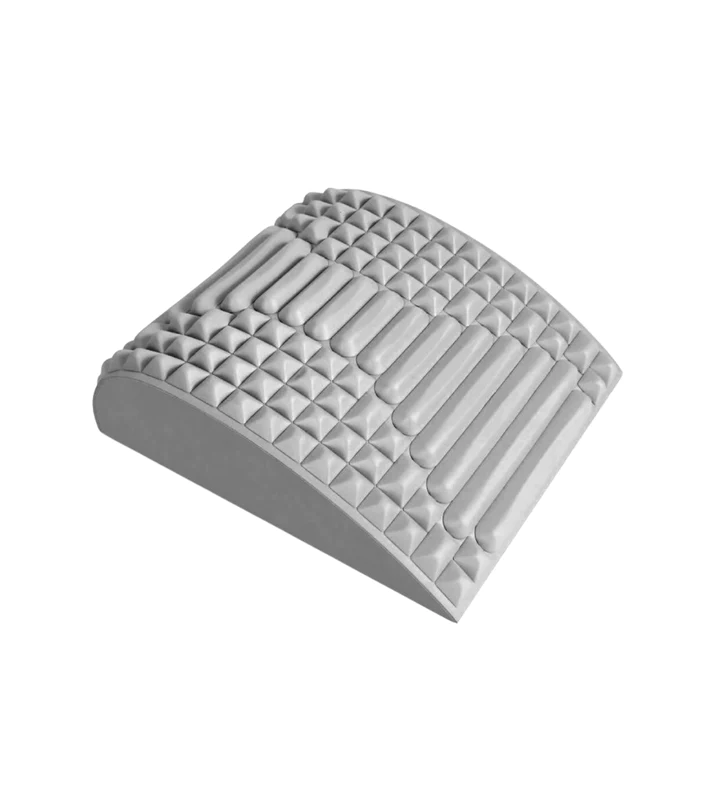 Graues ergonomisches Rückenstützkissen aus Schaumstoff mit Noppenstruktur für Rückenschmerzen.