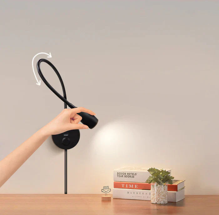 Schwarze flexible LED-Wandleuchte, verstellbar, modernes Design, ideal für Leseecken.