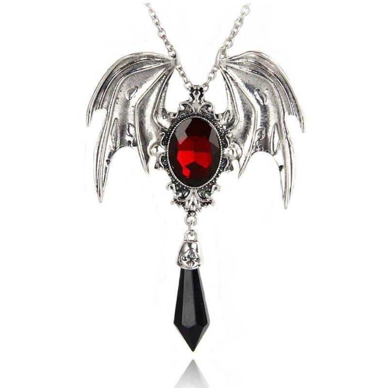 Silberne Halskette mit roten Kristallflügeln und schwarzem Anhänger, Gothic-Schmuck.