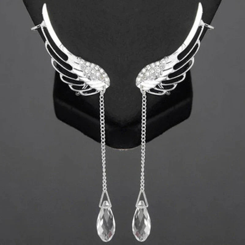 Silberne Engelsflügel-Ohrringe mit Kristallanhängern, eleganter Schmuck für Damen.