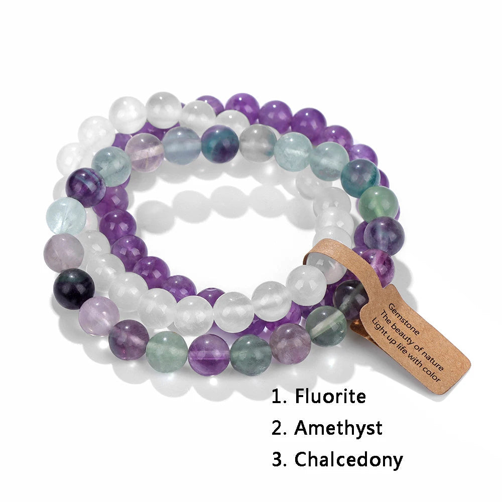 Fluorit, Amethyst und Chalcedon Armband aus Edelsteinen, lila und weiß, für Energie und Balance.