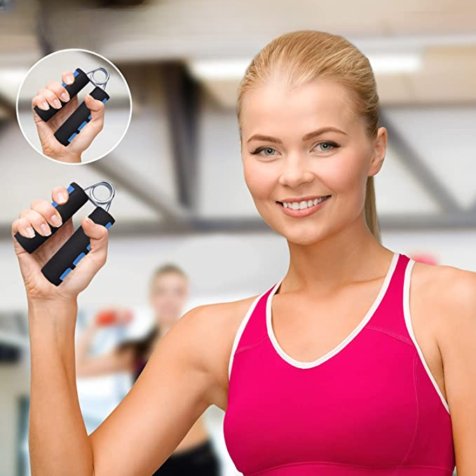 Frau trainiert mit schwarzem Schaumstoff-Handgrifftrainer, Fitness, Handmuskeltraining.