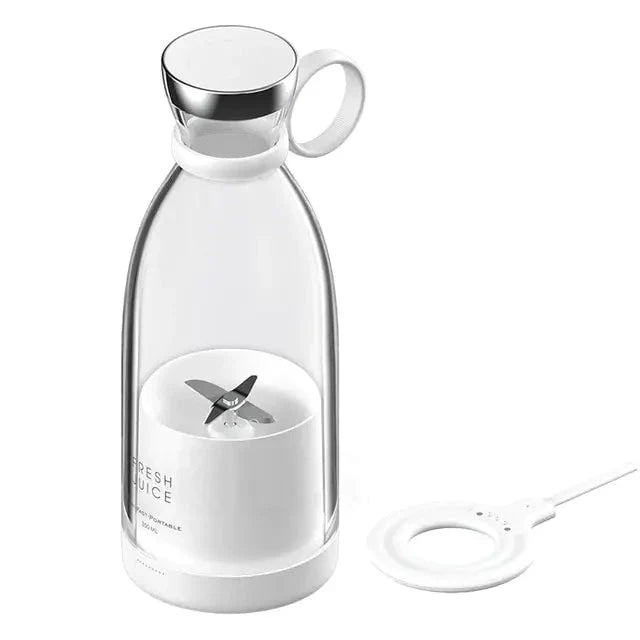 Tragbarer weißer Mixer mit Glasbehälter und USB-Ladekabel für frische Säfte.