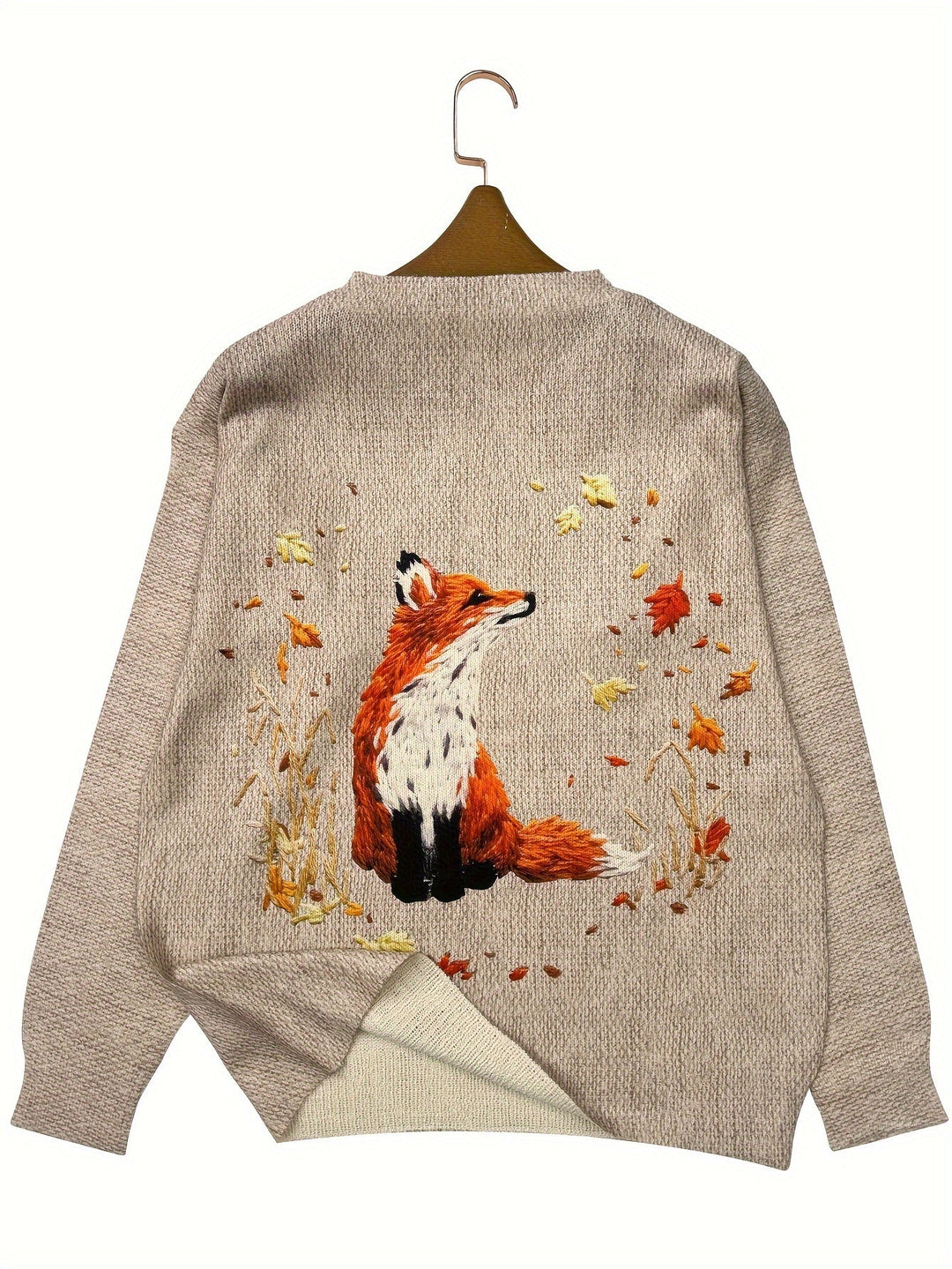 Beiger Strickpullover mit Fuchs-Stickerei, Herbstblätter, Damenmode, gemütlich, elegant.