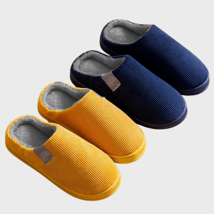Gelbe und blaue Hausschuhe aus Cord mit weichem Innenfutter, gemütliche Winterpantoffeln.