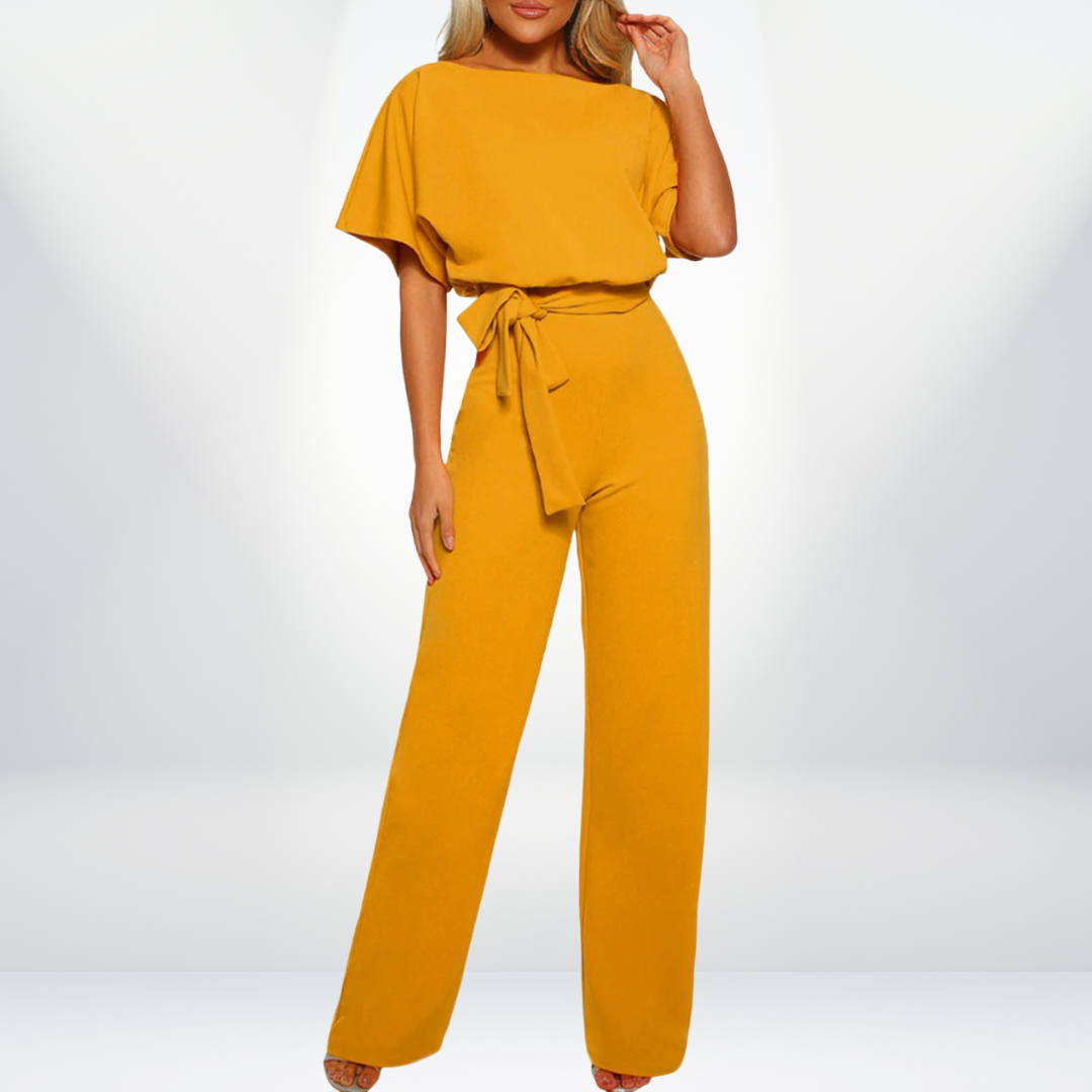 Frau in gelbem Jumpsuit mit Gürtel, elegantes Design, Modekleidung, Damenbekleidung.