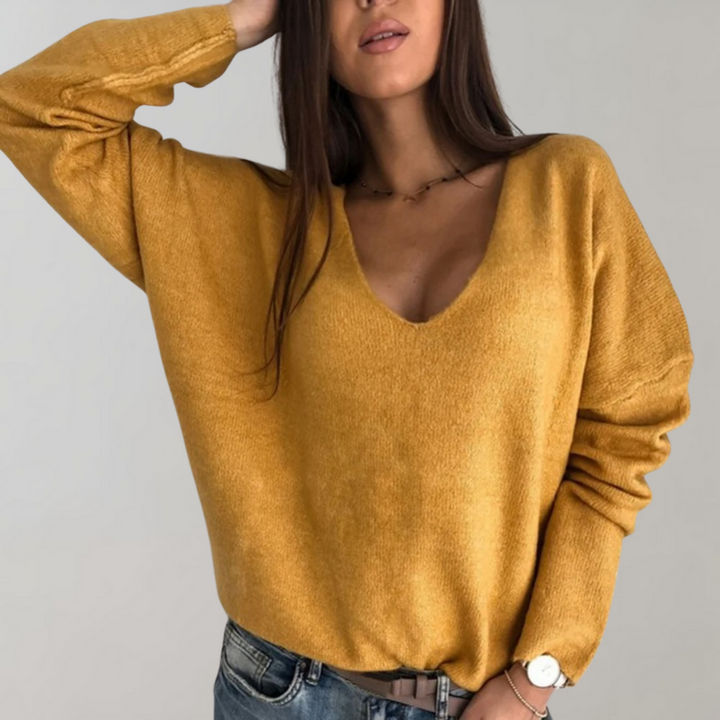 Frau in gelbem Pullover, V-Ausschnitt, lässig, modisch, Herbstmode, Damenbekleidung.